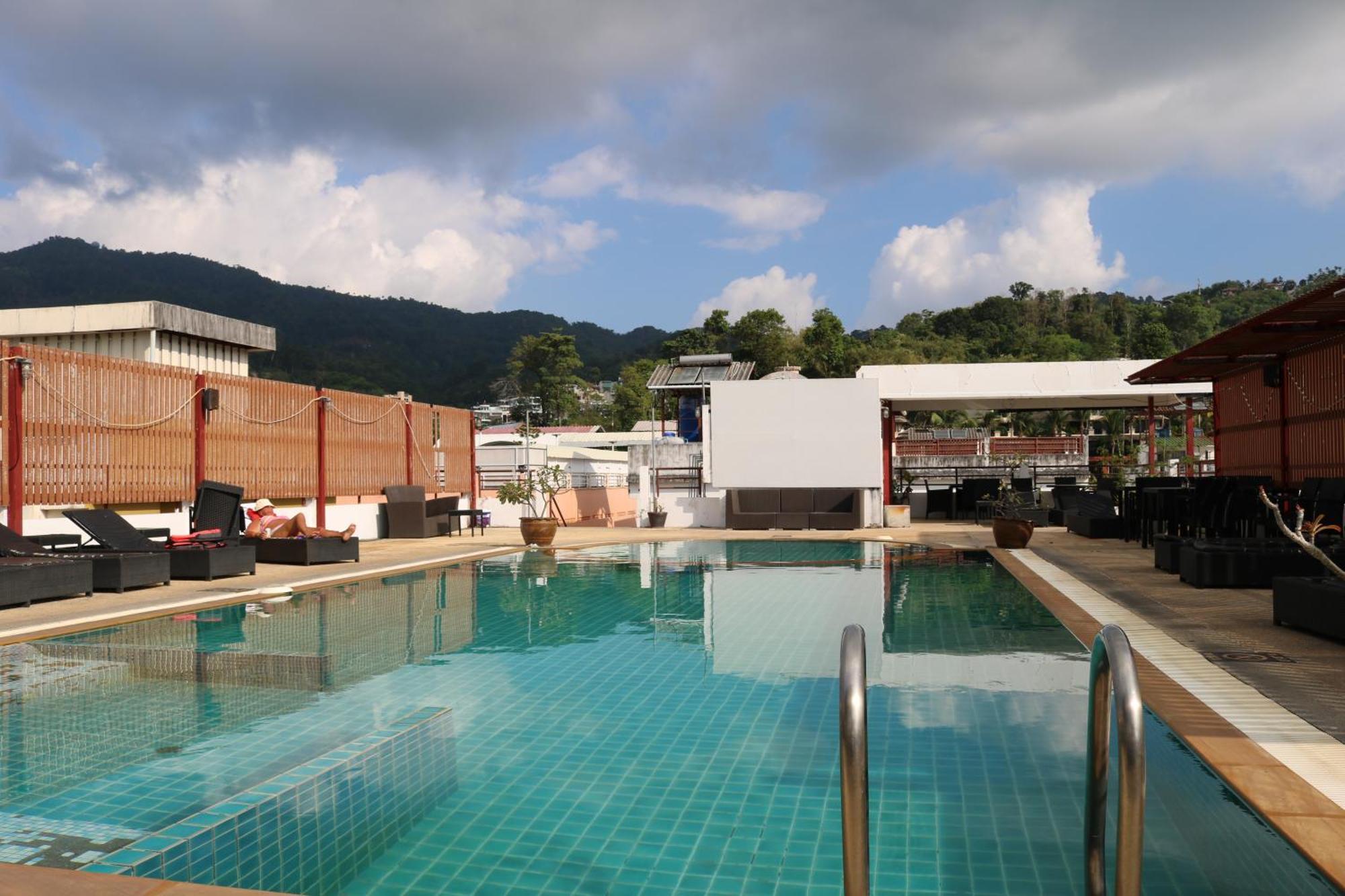 Hotel Diamond Crown Patong Exterior foto