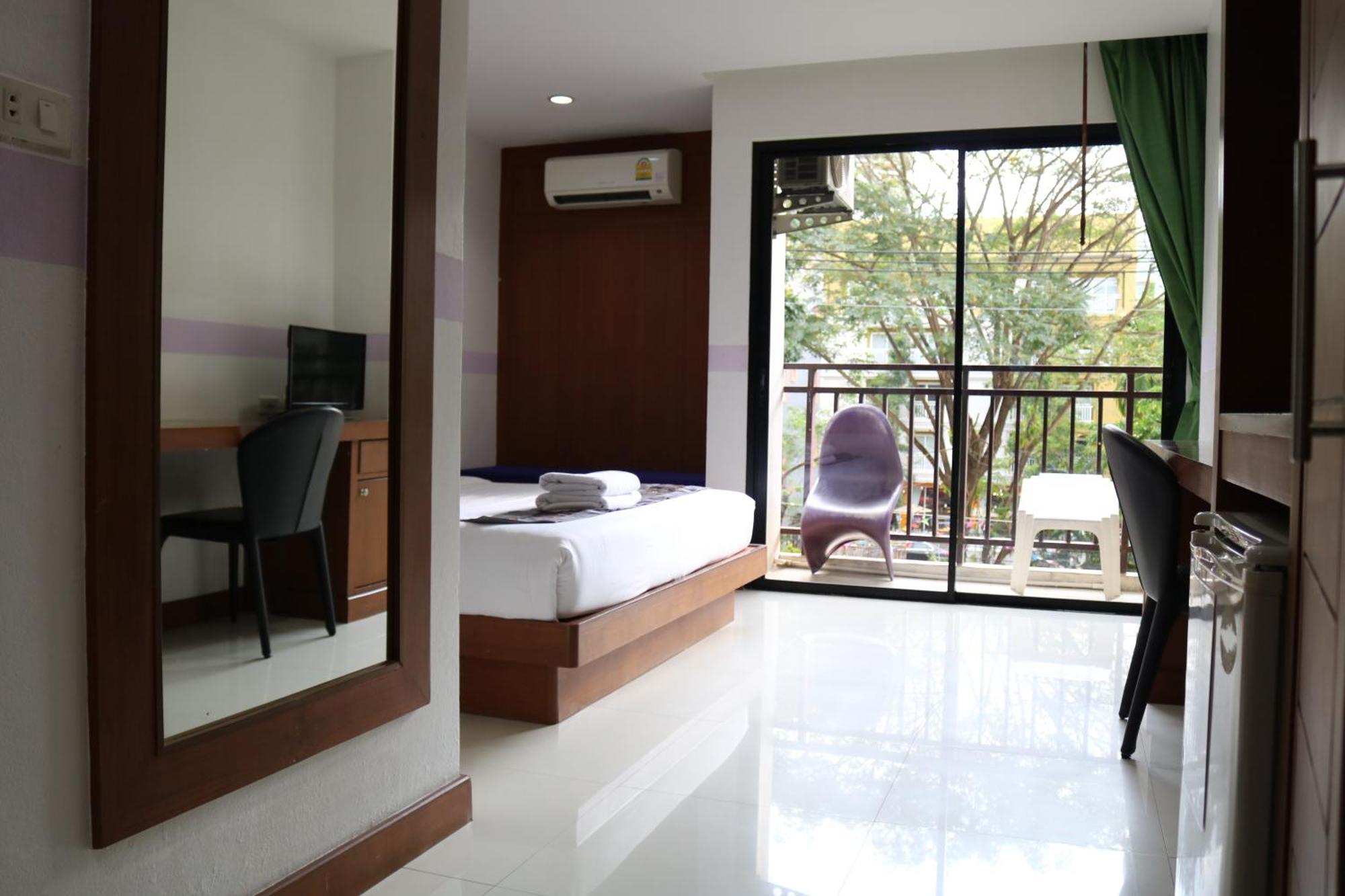 Hotel Diamond Crown Patong Exterior foto