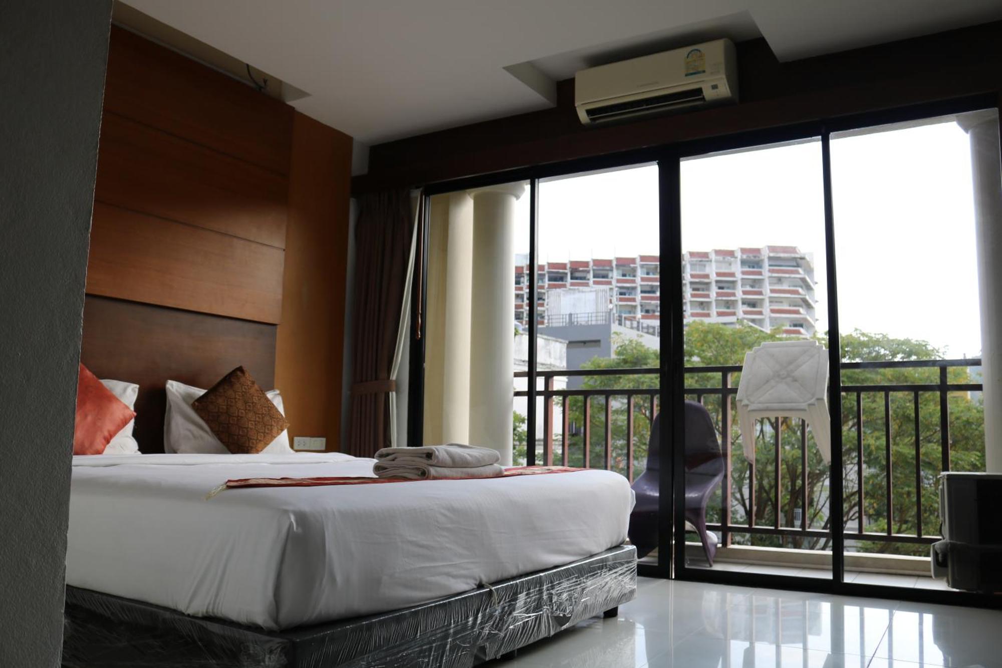 Hotel Diamond Crown Patong Exterior foto