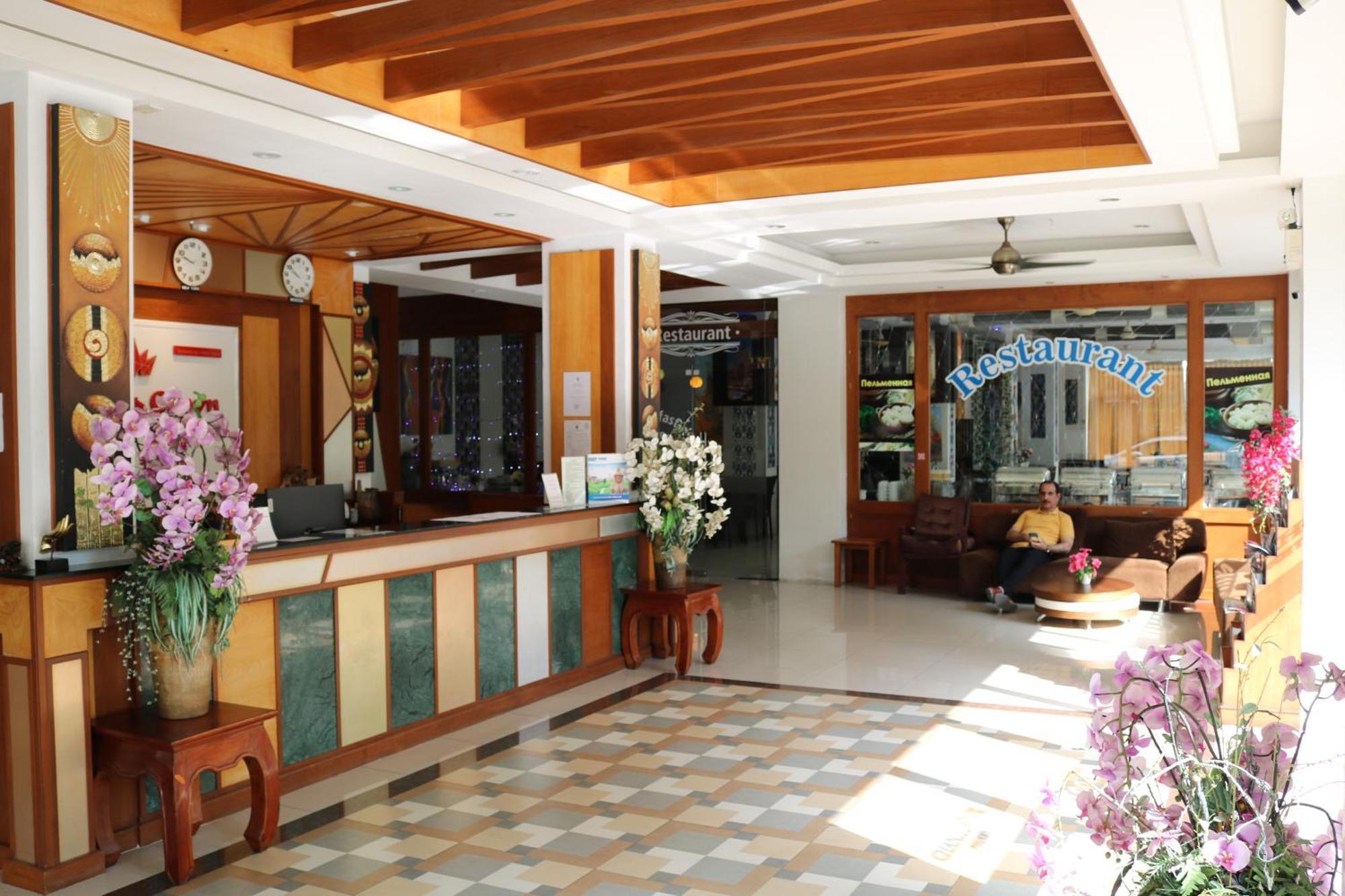 Hotel Diamond Crown Patong Exterior foto