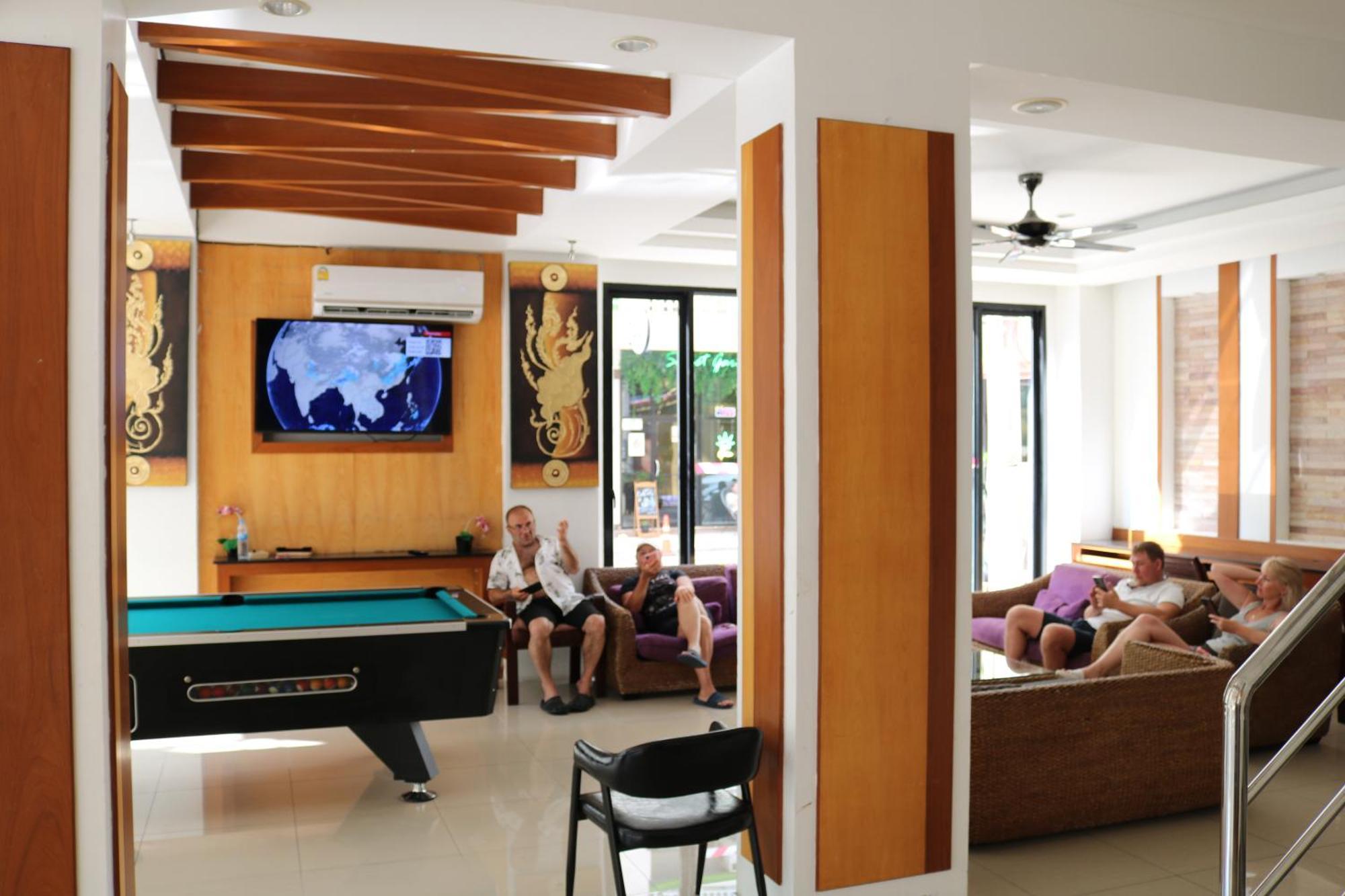 Hotel Diamond Crown Patong Exterior foto
